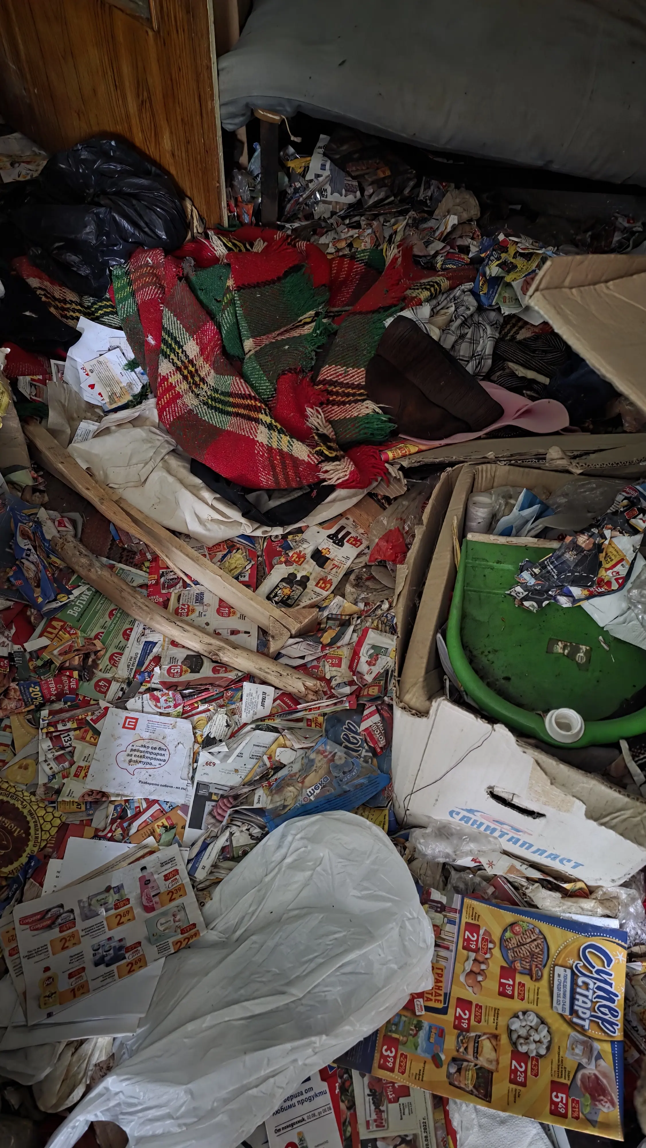 Почистване на силно замърсен апартамент в Лом