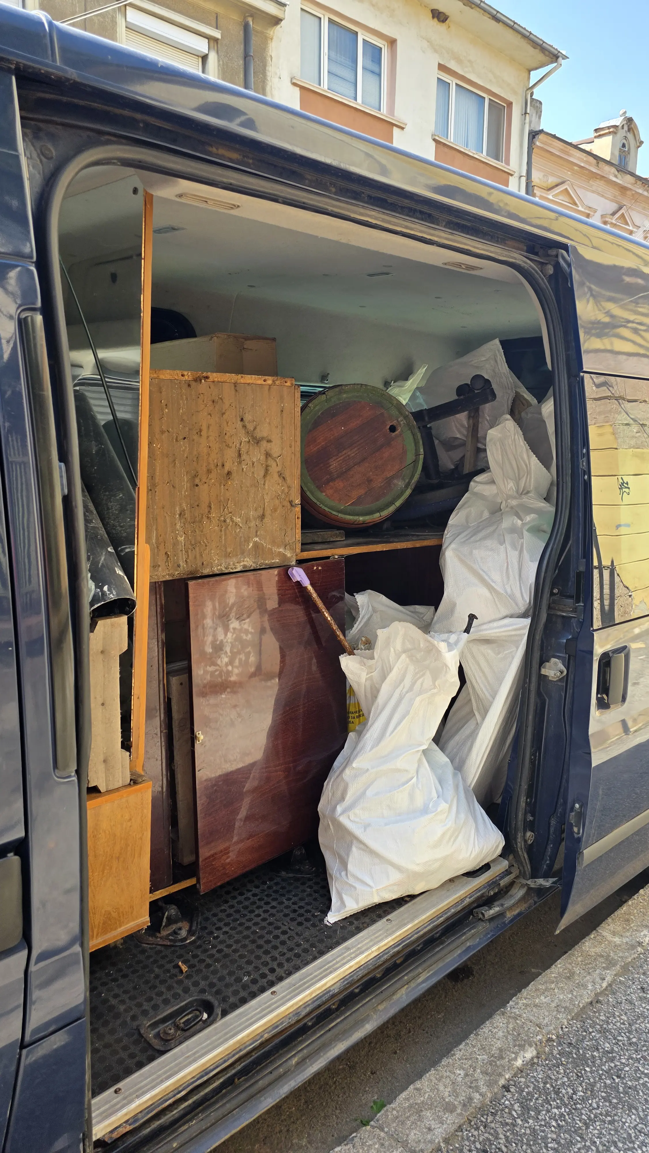 Изхвърляне на отпадъци от апартаменти и къщи в Горна Оряховица