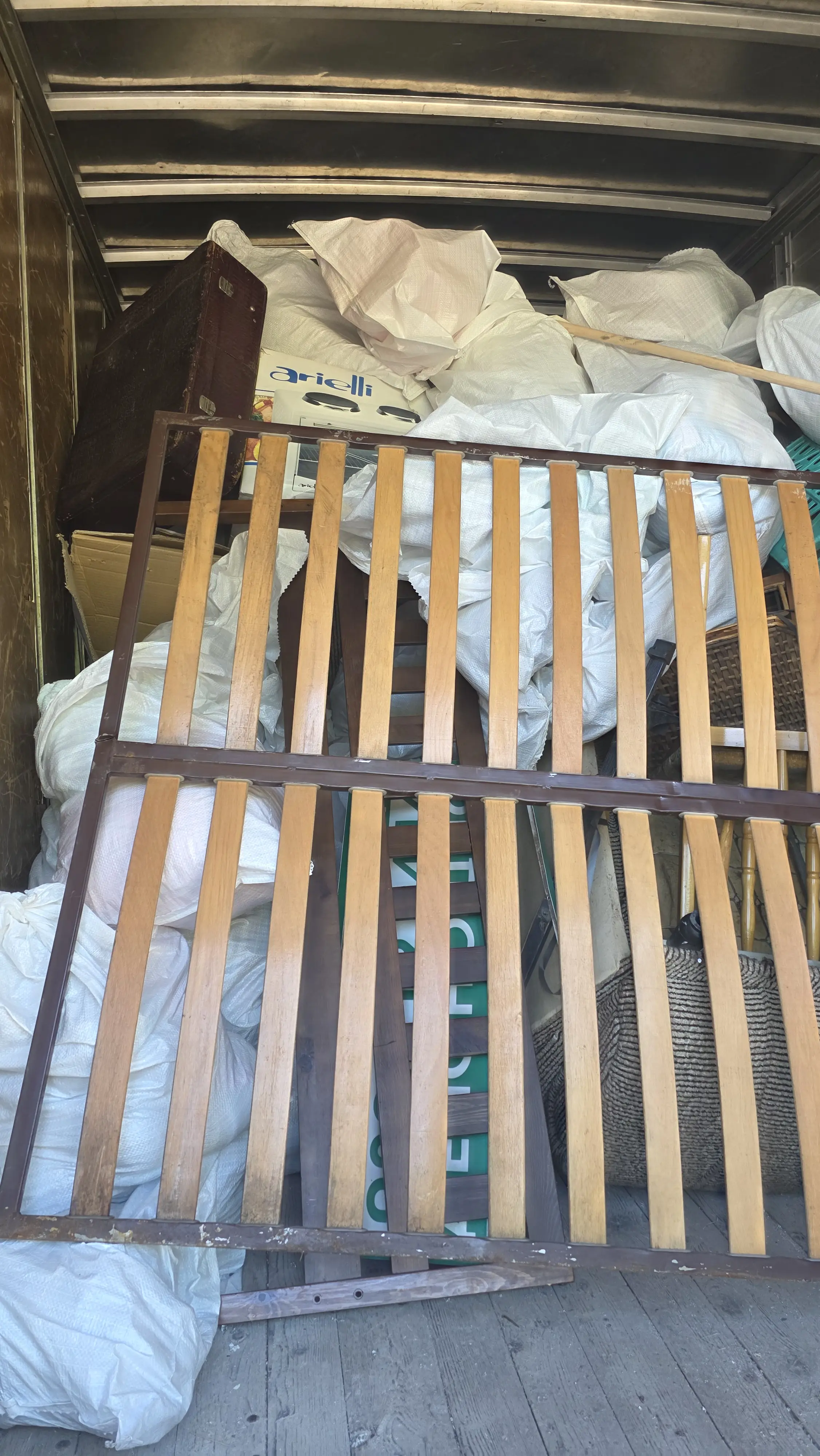 Почистване и извозване на отпадъци в Пазарджик