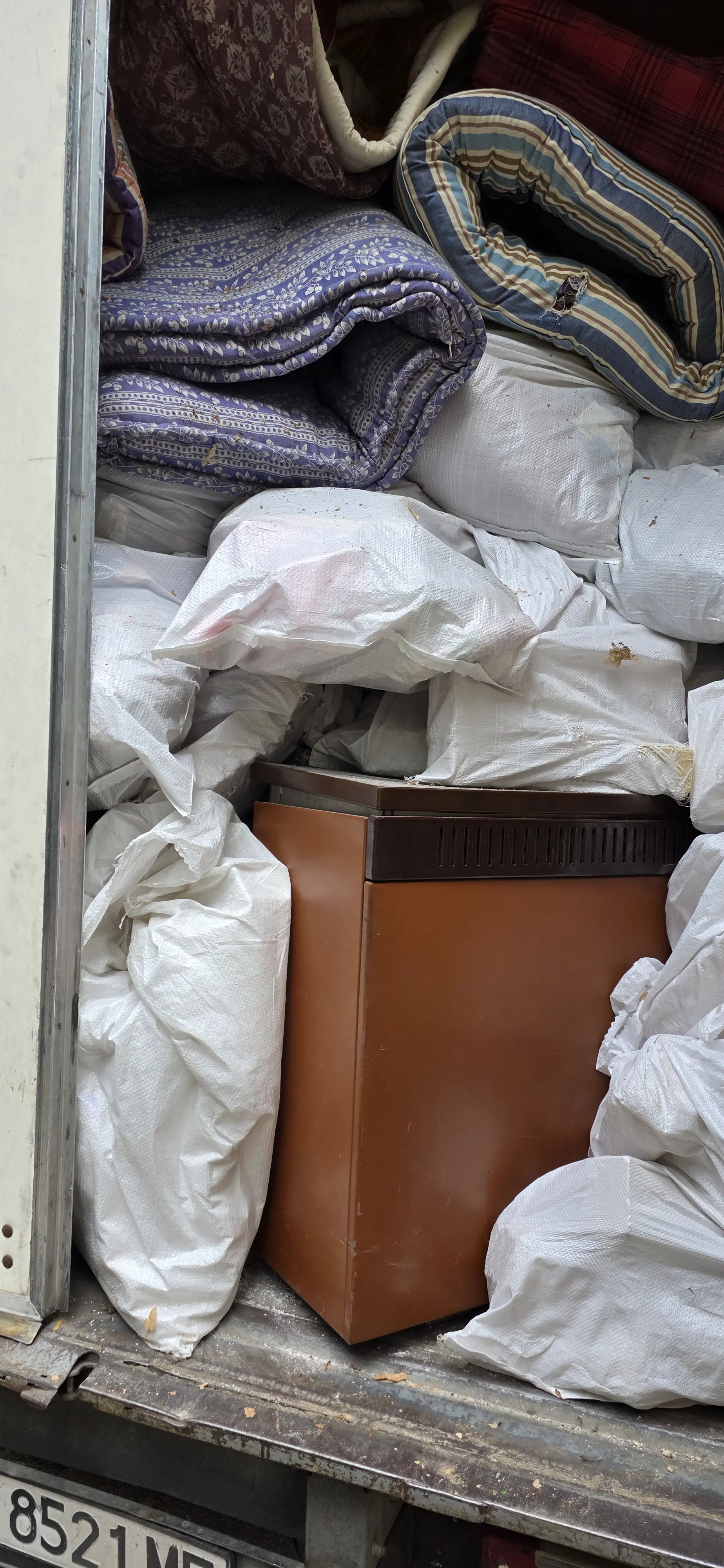 Почистване и извозване на отпадъци в Поморие