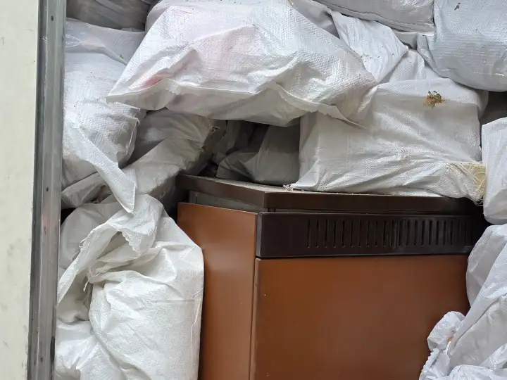 Изхвърляне на отпадъци от апартаменти и къщи в Аксаково